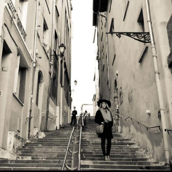 Black, floppy hat from Urban Outfitters! - Picture 3 of 3